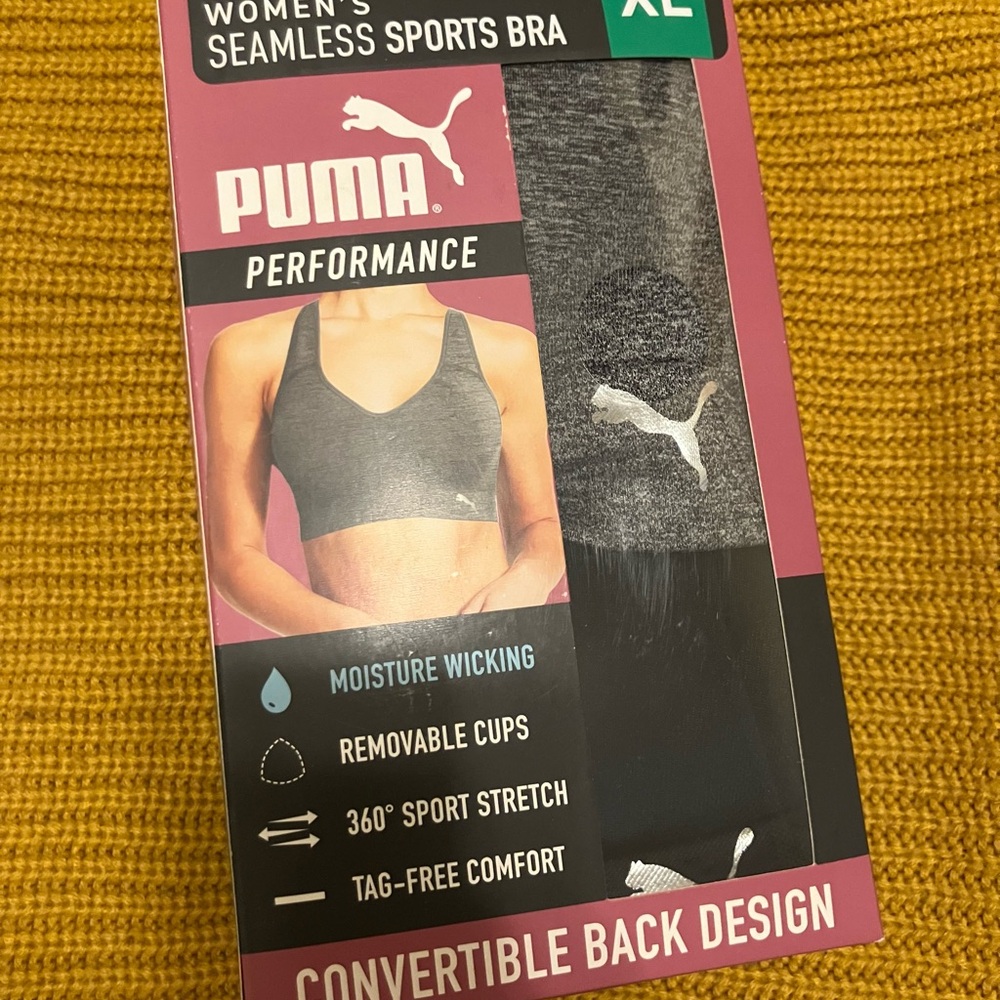 PUMA Women's Seamless Sports Bra - Black